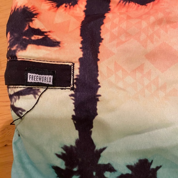 FreeWorld Highlight Palm Tree 20 Board Shorts - Picture 14 of 15
